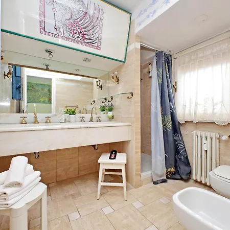 Anno Domini 120 Sqm, Large, Elegant, Near Center روما